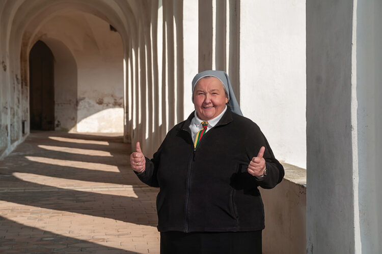 Sesuo Regina: gyvenimas be kompromisų ir kryžių karai su kagėbistais